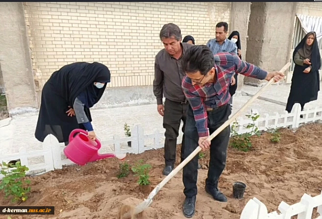 در هفته منابع طبیعی تعدادی از اساتید و  کارکنان دانشکده فنی دختران کرمان با کاشت چند اصله نهال در محوطه خوابگاه دانشکده، این هفته را گرامی داشتند. 4